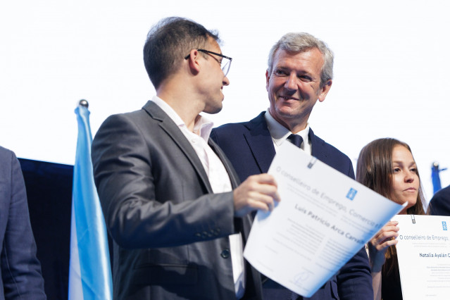 El presidente  de la Xunta, Alfonso Rueda, asiste a la entrega de diplomas del programa Bolsas de Excelencia Mocidade Exterior (BEME)