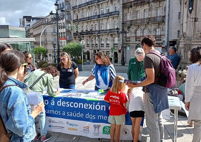 Mesa del acto del Moviemento OFF en Vigo