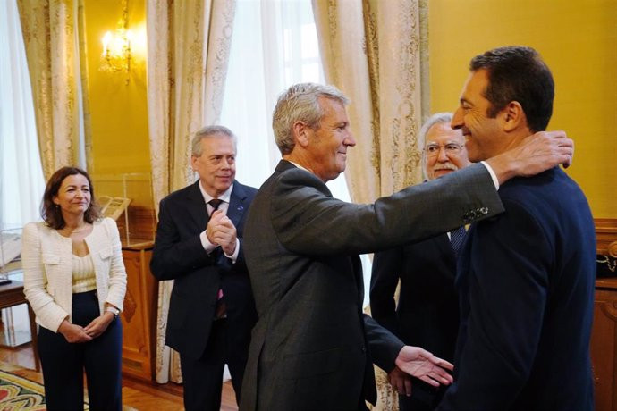 Abrazo rueda villares