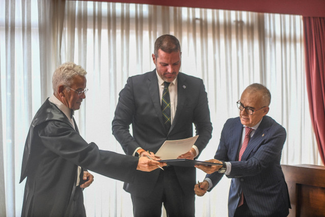 La Xunta firma un protocolo de colaboración para impulsar el uso del gallego en el ámbito notarial.