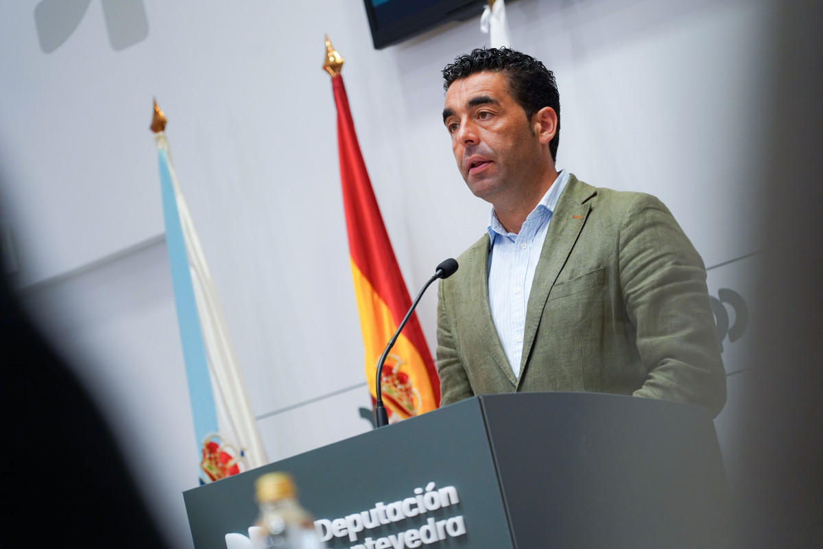 El presidente de la Diputación de Pontevedra, Luis López, en rueda de prensa.