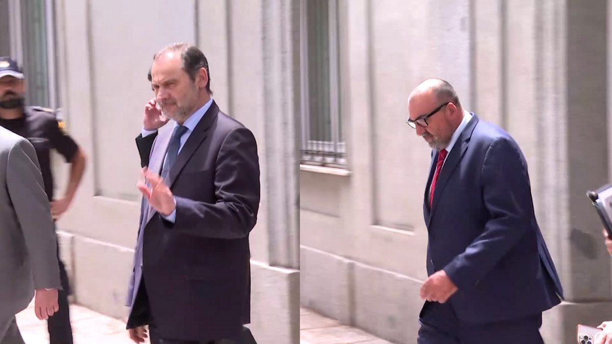 u00c1balos y Koldo saliendo a declarar del juzgado en una foto de EP