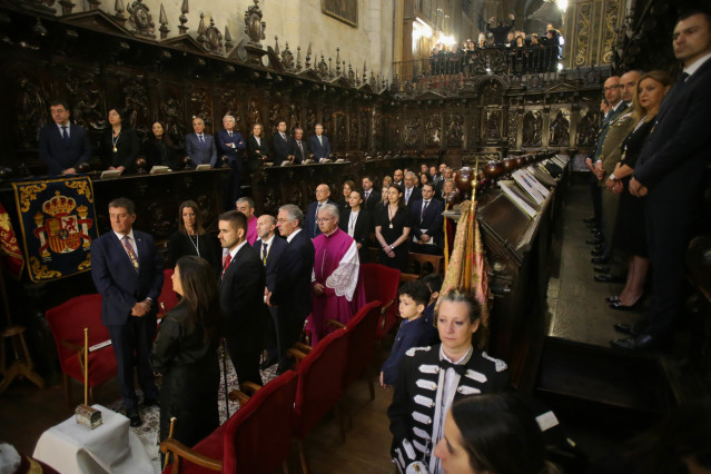 Archivo - El alcalde de Ourense, Gonzalo Pérez Jácome, y la alcaldesa de Lugo, Lara Méndez, junto a otros alcaldes durante la ofrenda del Antiguo Reino de Galicia al Santísimo Sacramento, a 18 de junio de 2023, en Lugo, Galicia (España). La Ofrenda se rea
