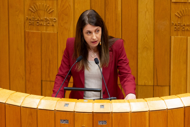 Archivo - La conselleira do Medio Rural, María José Gómez, responde a una interpelación en el Pleno del Parlamento de Galicia.