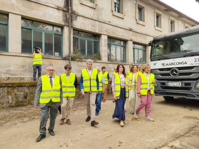 El presidente de la Xunta, Alfonso Rueda, y la conselleira de Vivenda e Planificación de Infraestruturas, María Martínez Allegue, visitan las obras de urbanización del ámbito PS-6 de la ETEA, en Vigo.