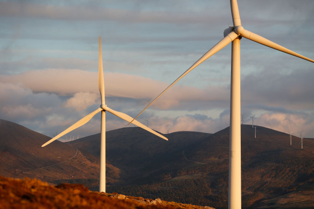Archivo - Un parque eólico, a 28 de marzo de 2025, en Muras, Lugo, Galicia (España). El Tribunal Supremo ha dictado una sentencia que despeja el futuro de muchos proyectos de la industria eólica en Galicia. El hecho de que dos o más instalaciones de parqu