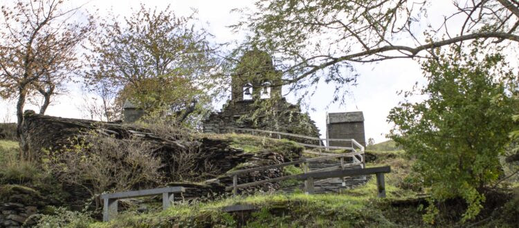 Parroquia de Soutadoiro en Carballeda de Valdeorras en una foto de
