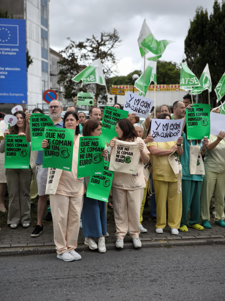 Enfermeras y fisioterapeutas exigen en Santiago el fin al recorte de sus pagas extra