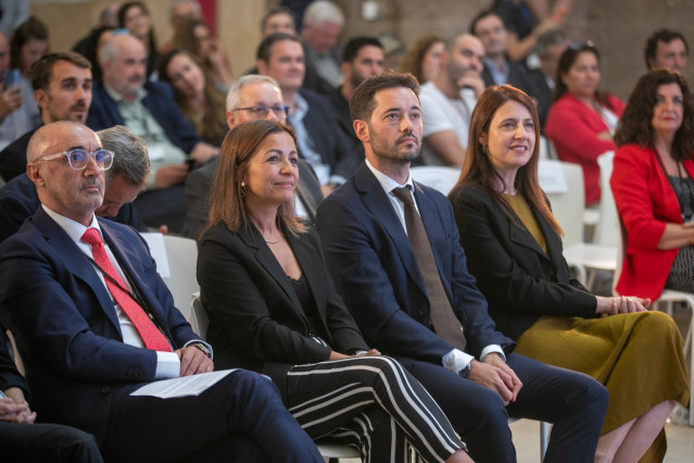 Las conselleiras do Medio Rural, María José Gómez, e do Mar, Marta Villaverde, participan en la entrega de los XI Premios Galicia Alimentación