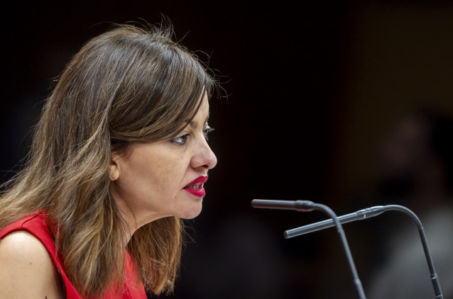 La ministra de Juventud e Infancia, Sira Rego, ofrece declaraciones a los medios tras la Conferencia Sectorial de Infancia y Adolescencia, en la sede del Ministerio, a 27 de junio de 2025, en Madrid (España).