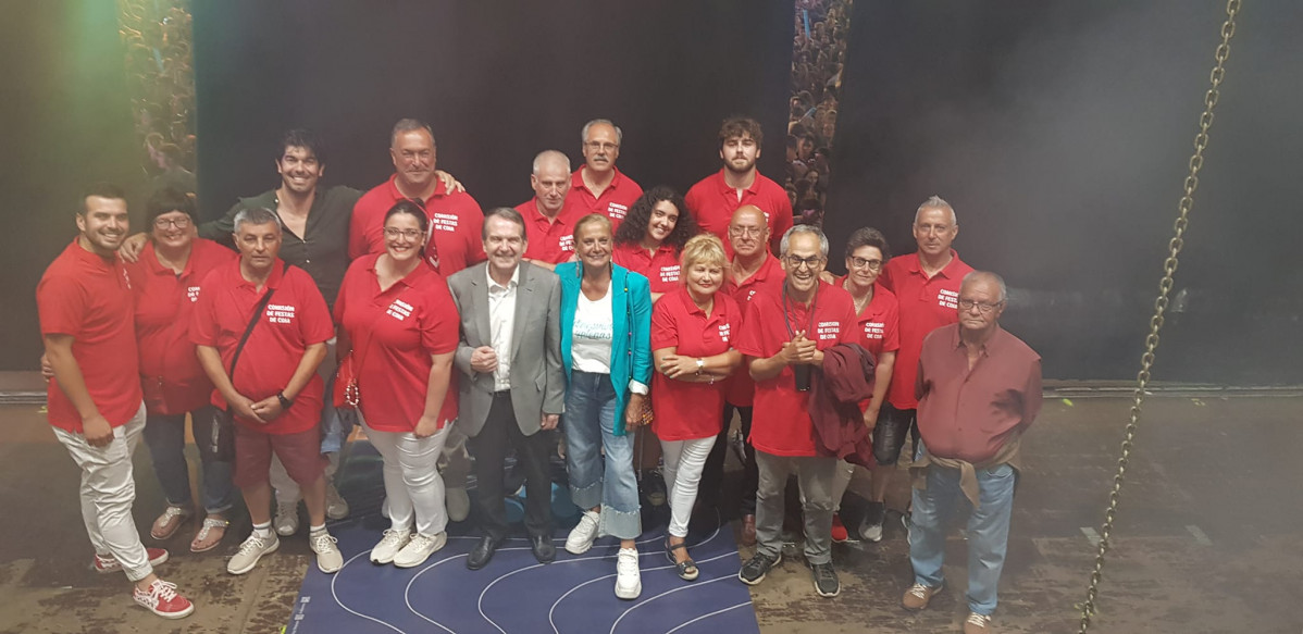 Caballero y la comisiu00f3n de Festas de Coia en 2023