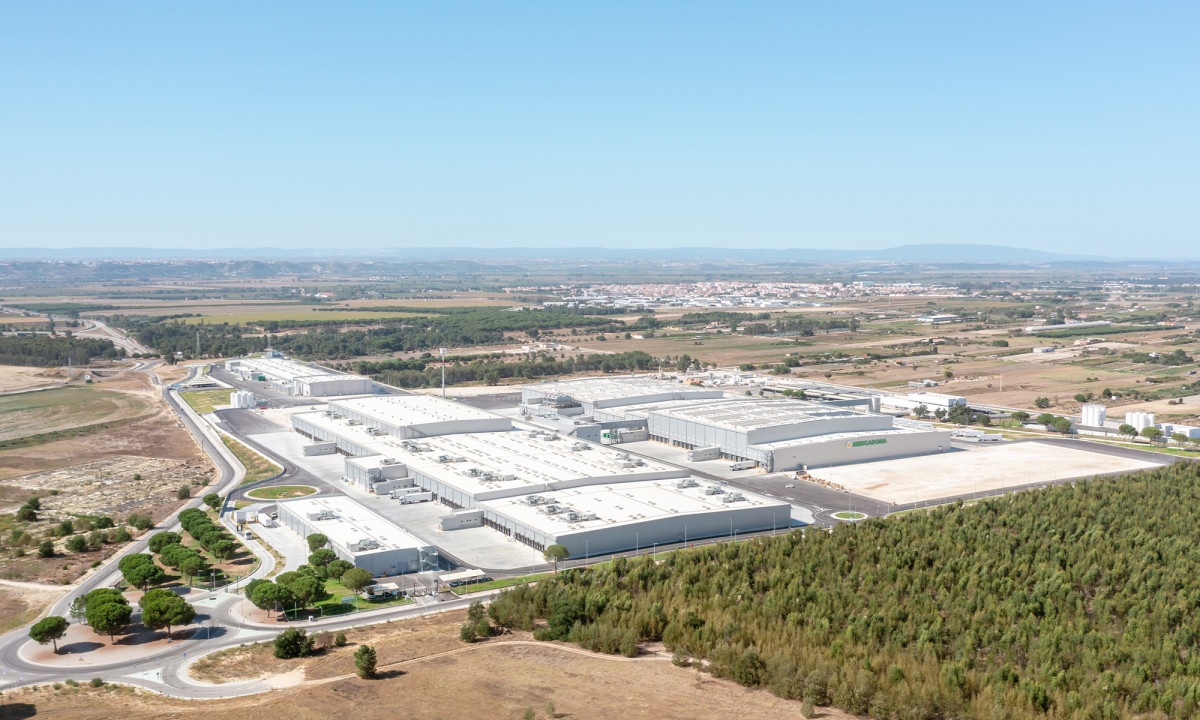 Vista au00e9rea del bloque logu00edstico de Almeirim