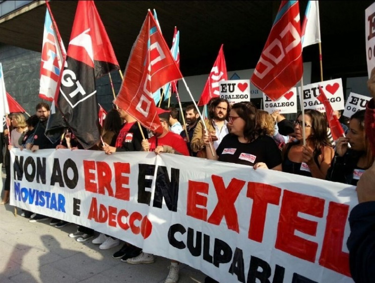 200 personas secundan la concentración contra el ERE de Extel en A Coruña