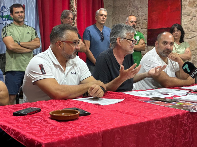 Rueda de prensa de la plataforma en defensa de la ría de Arousa y otros colectivos sobre el punto de vertido de Sálvora