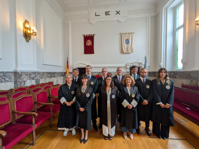 El Tribunal Superior de Xustiza de Galicia (TSXG) ha acogido este lunes la jura o promesa de tres juezas y un juez de la 74.ª Promoción de la Carrera Judicial.