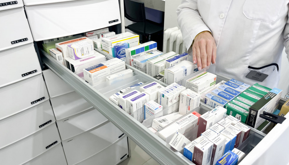 Archivo - Farmacia, medicamentos