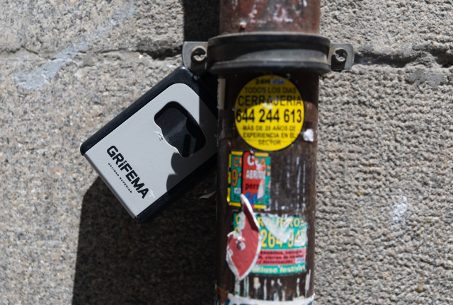 Archivo - Caja de seguridad para las llaves de una piso de alquiler turístico, a 17 de junio de 2024, en Madrid (España).   Las viviendas de alquiler turístico han aumentado en el último año un 40% entre las situadas en un perímetro de entre 300 y 600 met