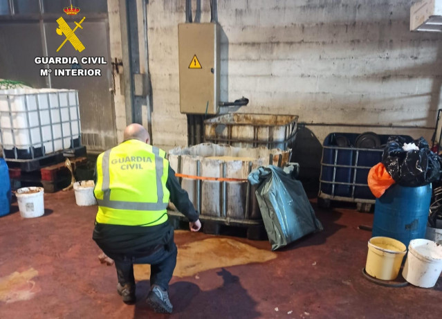 Aceite de cocina intervenido en naves de Ourense