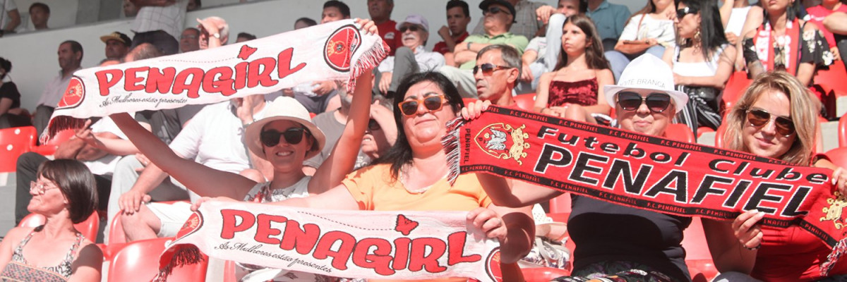 Mujeres hincha del Penafiel en una imagen de su X