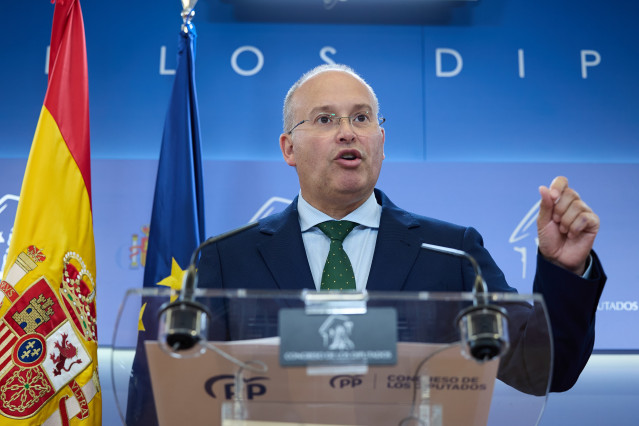 El portavoz del PP en el Congreso, Miguel Tellado, durante una rueda de prensa posterior a la Junta de Portavoces, en el Congreso de los Diputados, a 24 de junio de 2025, en Madrid (España). Durante la comparecencia, ha hablado sobre la incorporación al G