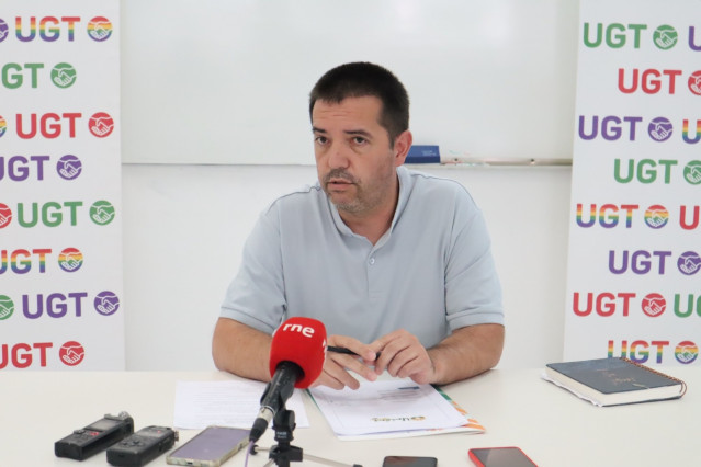 El responsable provincial de Unións Agrarias-UPA en A Coruña, Óscar Pose, hace balance de la situación del sector lácteo. .