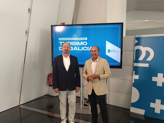 El director de Turismo de Galicia, Xosé Merelles, y el presidente del Clúster Turismo de Galicia, Cesáreo González Pardal