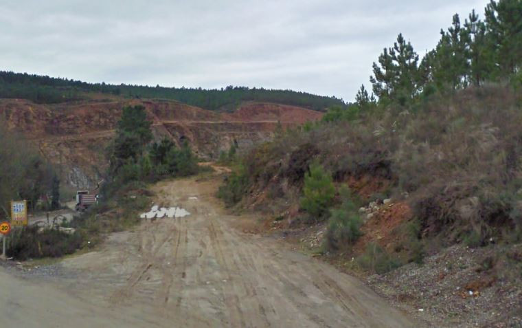Entrada a la cantera de u00c1ridos de Astariz en una foto de Google Street View