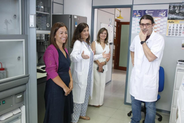 La conselleira do Mar, Marta Villaverde, visita el Intecmar