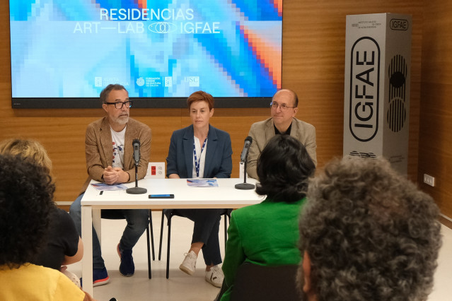 Presentación de la residencia artística promovida por la Xunta y la USC para tejer hilos entre la física y la creación contemporánea