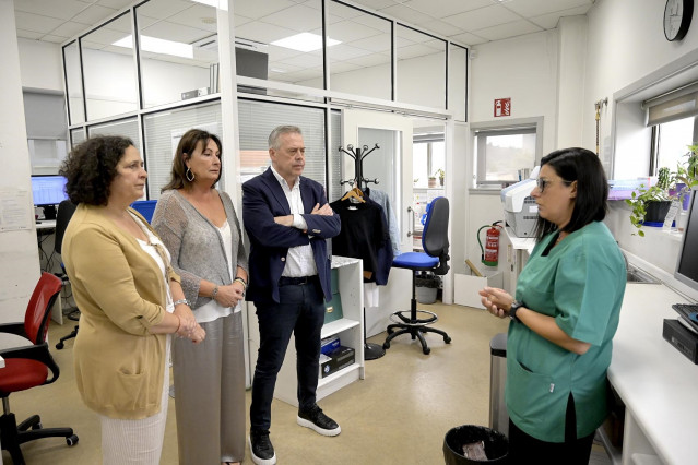 El Conselleiro De Sanidade, Antonio Gómez Caamaño, Visita La Sede De Aclad En A Coruña