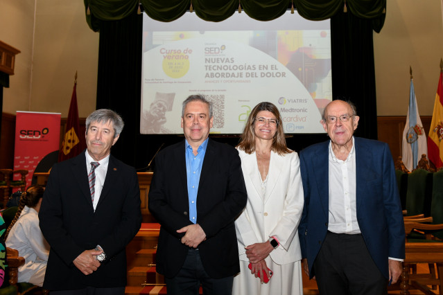 El conselleiro de Sanidade, Antonio Gómez Caamaño, participa en la apertura del curso de verano 'Nuevas tecnologías en el abordaje del dolor: avances y oportunidades', organizado en el Pazo de Fonseca de Santiago.