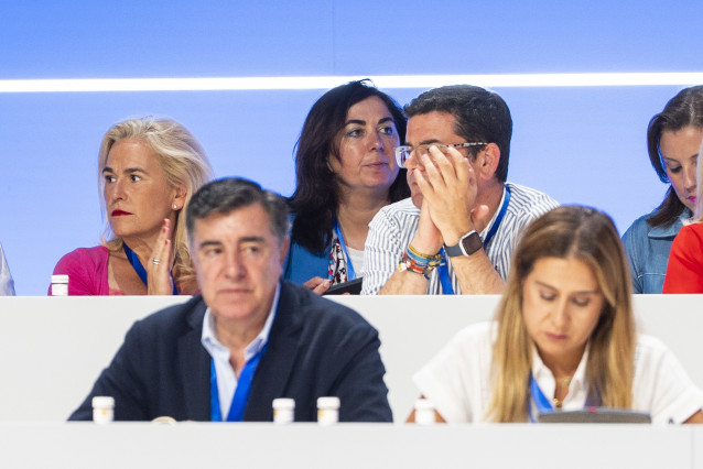 La presidenta del PP de Lugo, Elena Candia, en la Mesa del XXI Congreso del PP, que se celebra en Madrid este fin de semana.