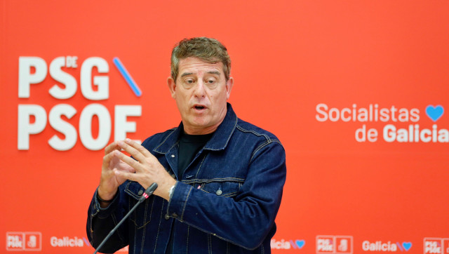 El secretario xeral del PSdeG, José Ramón Gómez Besteiro, en rueda de prensa.
