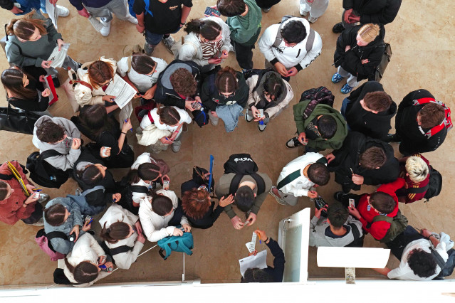 Archivo - Alumnos durante el primer día de selectividad en Galicia, a 3 de junio de 2025, en Santiago de Compostela, A Coruña, Galicia (España). Un total de 12.946 estudiantes gallegos están matriculados para participar, entre este martes y este jueves, 3