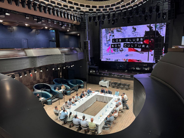 La Federación Nacional de Empresarios de Ocio y Espectáculos y la Asociación de Empresas de Ocio Galicia de Noite , en una jornada en la sala Pelícano de A Coruña en el marco de la campaña nacional 'Los clubs son cultura'