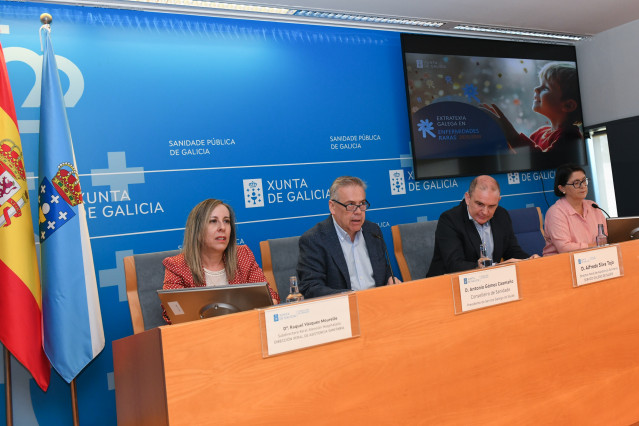 La subdirectora xeral de Atención Hospitalaria, Raquel Vázquez Mourelle; el conselleiro de Sanidade, Antonio Gómez Caamaño; el director xeral de Asistencia Sanitaria, Alfredo Silva Tojo; y la directora de Fegerec, Carmen López Rodríguez.