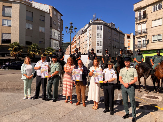 Presentación de la campaña 'No caminas sola' en Redondela (Pontevedra).