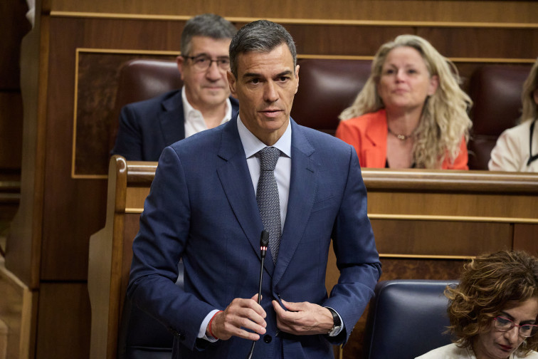 Sánchez ni dimite ni convoca elecciones, admite errores y dice que es un 