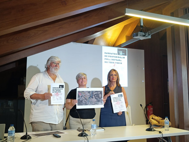 Presentación de la jornada 'Encontro de profesionais pola defensa do territorio'