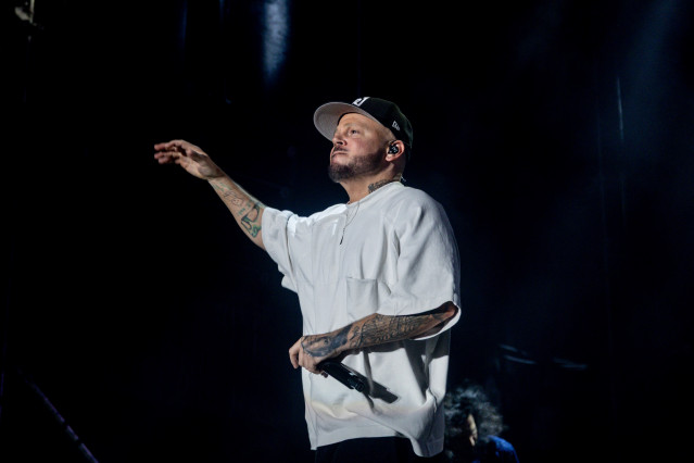 El rapero Residente actúa en el Alma Festival, en el Parque Enrique Tierno Galván, a 19 de junio de 2025, en Madrid (España). René Pérez Joglar, más conocido como Residente, es un rapero, cineasta y activista originario de Puerto Rico, reconocido por su c