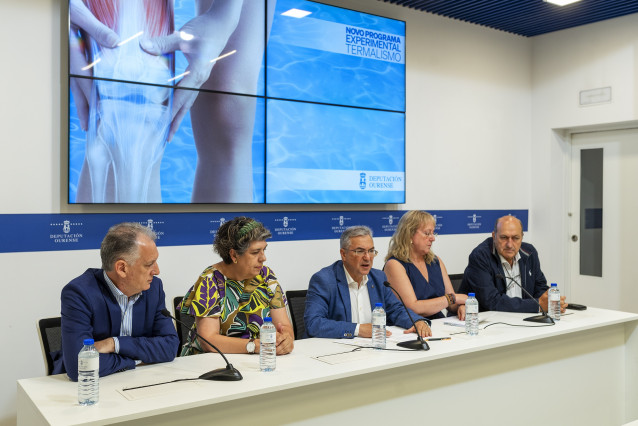 Presentación del nuevo programa de termalismo impulsado por la Diputación de Ourense, como terapia experimental para artrosis de rodilla.