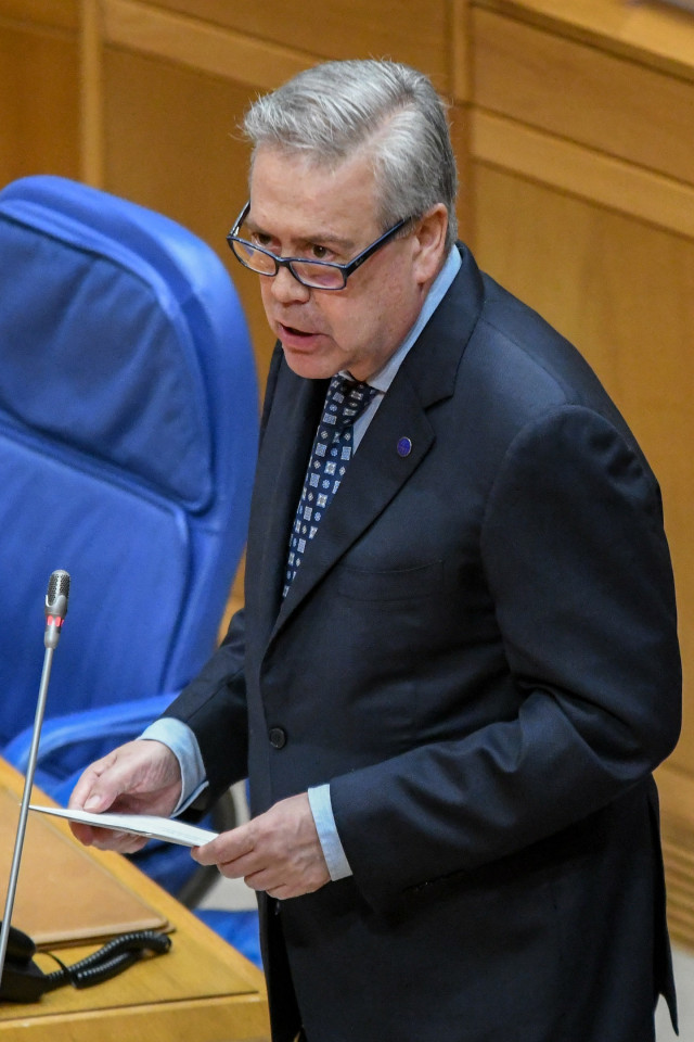 Archivo - Fotos Xunta / Sanidade / O Conselleiro De Sanidade, Antonio Gómez Caamaño, Responde No Pleno Unha Pregunta Sobre Atención En Cardioloxía Nas Áreas Sanitarias Da Coruña E Cee E De Ferrol.