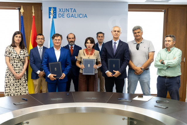 Firma del convenio para la retirada de efectivo en gasolineras, a 9 de julio de 2025.