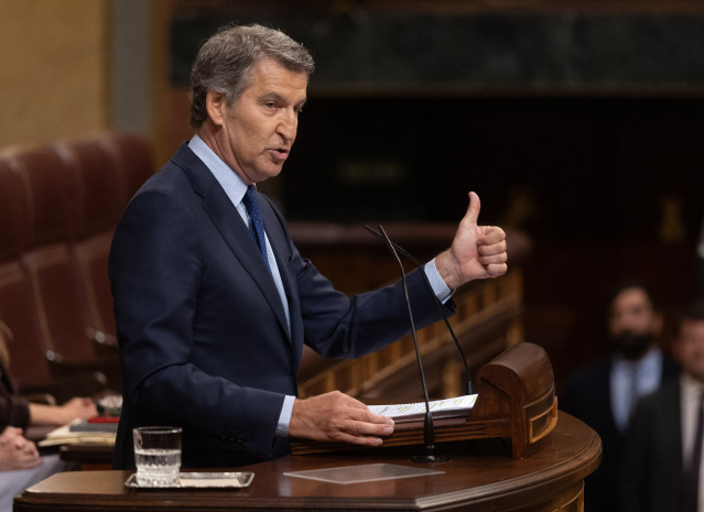 El presidente del PP, Alberto Núñez Feijóo, interviene durante un pleno extraordinario, en el Congreso de los Diputados.
