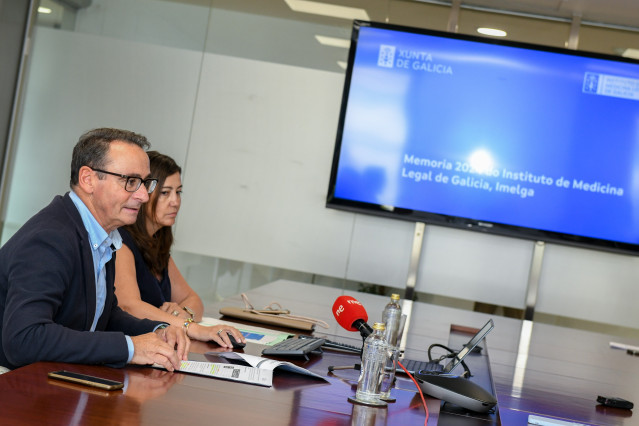 El director xeral de Xustiza, José Tronchoni, y la directora del Imelga, Noemí Morte.