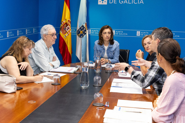 La conselleira de Medio Ambiente e Cambio Climático, Ángeles Vázquez, se reúne con el alcalde de Valga, José María Bello.