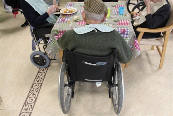 Comedor en una residencia en una foto de ASGADeD
