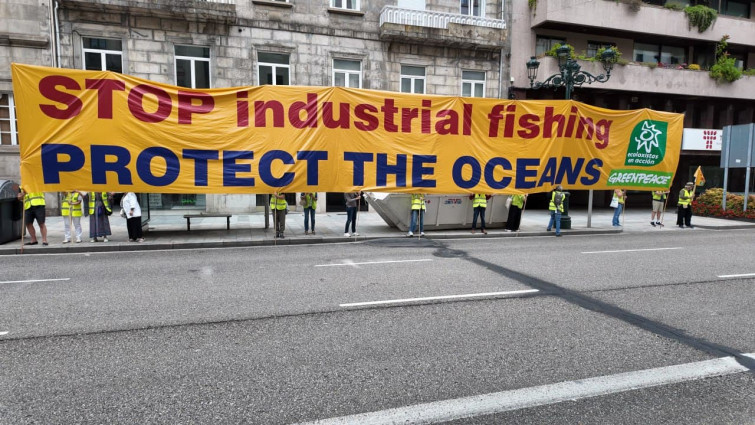 La pesca de arrastre se la juega en los despachos y en las calles de Vigo  (vídeo)