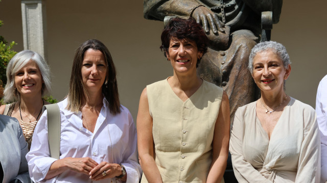 Diputadas del PSdeG junto a la ministra de Inclusión, Seguridad Social y Migraciones, Elma Saiz