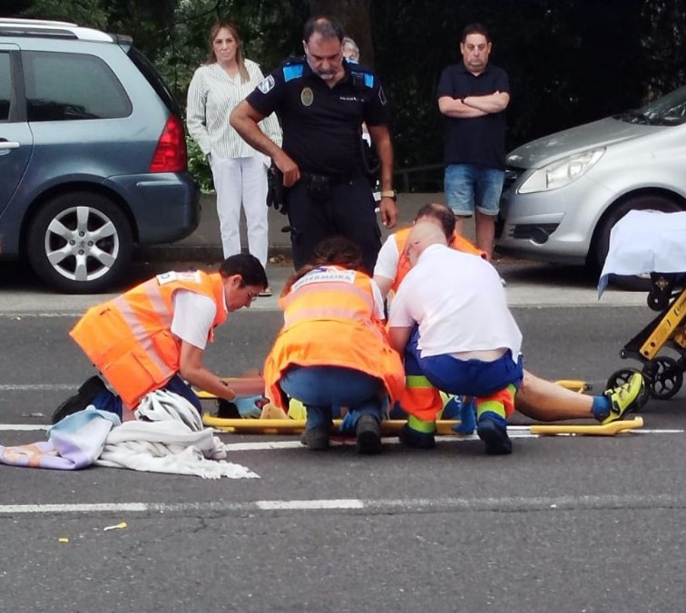 Un ciclista en estado crítico tras un accidente en la peligrosa Av. Castelao, Santiago